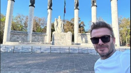 David Beckham en el Monumento a los Niños Héroes