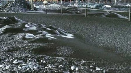 Cae nieve negra y tóxica en Rusia 