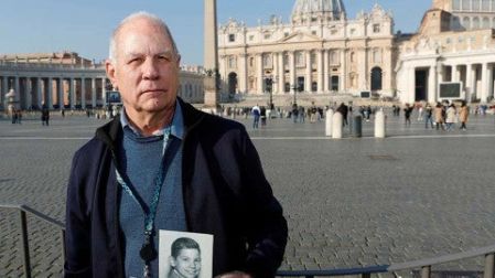 Víctimas de abusos exigen tolerancia cero al Papa 