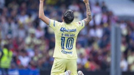 Diego Valdés anotó el gol número 600 de los enfrentamientos entre América y Necaxa. (Mexsport).