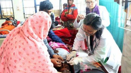 Van 150 muertos en India por nuevo caso de alcohol adulterado 