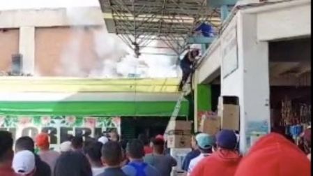 Incendio en Central de Abasto en Tultitlán.