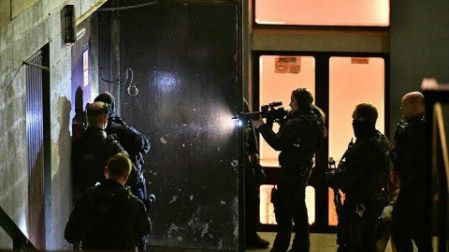 Apuñalan a 4 personas en Londres; policía busca a sospechoso