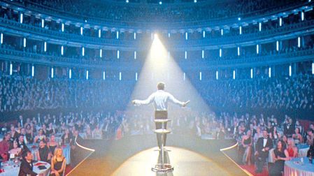 Escena de la película de Robbie Williams.
