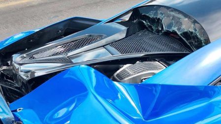Así quedó el McLaren chocado por un tráiler en Silao. (Facebook)