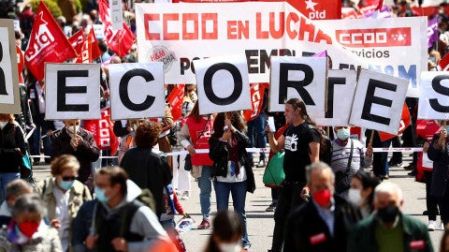 Cientos de personas se manifiestan por el 1 de mayo en España