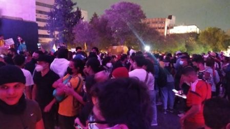 Más de 100 personas se manifestaron en el monumento a la Revolución