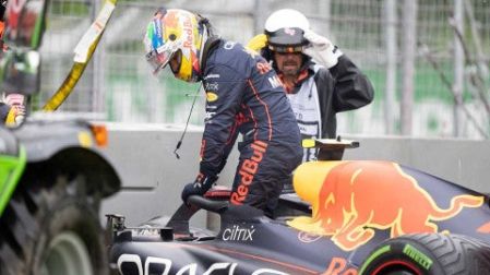 'Checo' Pérez tuvo que abandonar en la Q2 del GP de Canadá. (AFP)