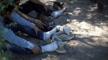 EU reporta récord de migrantes detenidos en frontera con México