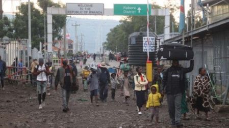 Van 20 muertos por erupción volcánica en el Congo; temblores no cesan