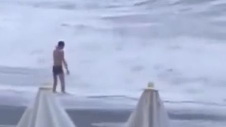 Mujer 'tragada' por el mar.