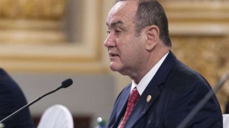 Harris se reúne con presidente de Guatemala; abordan trata y corrupción