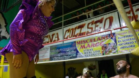 Miss Gaviota en una función de lucha libre