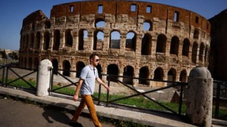 Italia decreta 'bajo riesgo' de covid-19 y retira cubrebocas al aire libre