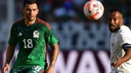 Luis Chávez durante el partido de México vs Qatar en Copa Oro