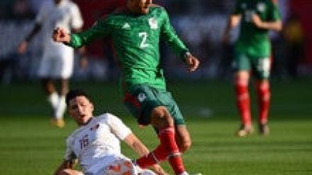 Julián Araujo en su primer partido como titular con la Selección Mexicana en Copa Oro