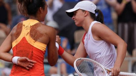 Qinwen Zheng e Iga Swiatek / (AFP)