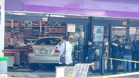 Abuelita se mete a un sumesa con todo y coche 