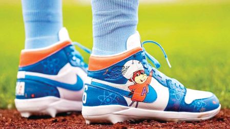 Spikes personalizados con un dibujo animado.