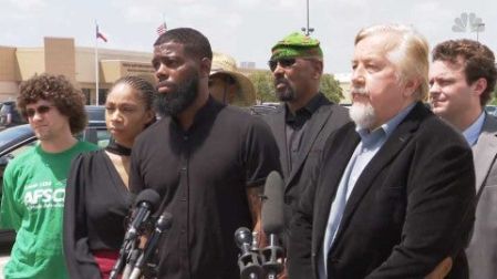 Maestros corrigen con plumón peinado a rape de alumno afroamericano en Texas