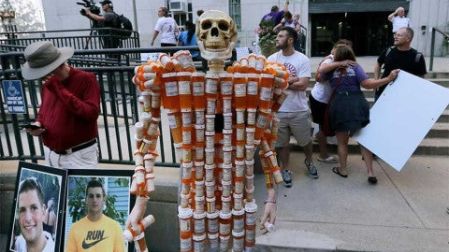 Farmacéutica Purdue Pharma alista acuerdo de 12 mil mdd por crisis de opioides en EU