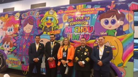 Cinco personas de Michou y Mau