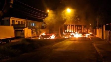 Comando asalta tres bancos en Brasil y toma rehenes; al menos 3 muertos 