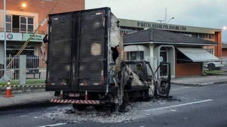 Comando asalta tres bancos en Brasil y toma rehenes; al menos 3 muertos 