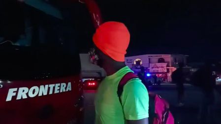 Tras la protesta, los migrantes continuaron su camino