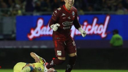 Hugo González celebra gol de Mazatlán Vs América en la Jornada 12 del Apertura 2023.