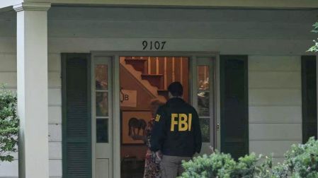 La vivienda de John Bolton fue cateada por agentes del FBI estew viernes. (AFP)