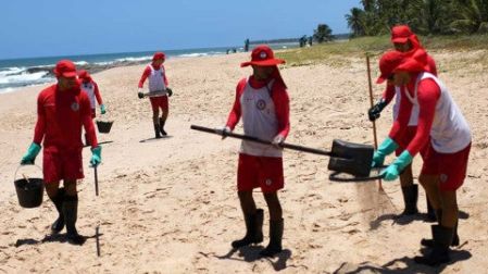 Marea negra en Brasil se extiende a Río de Janeiro 