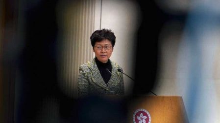 Oposición arrasa en elecciones de Hong Kong