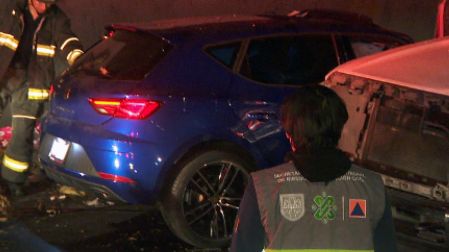 Automovil se impacta contra camioneta de tres y media toneladas