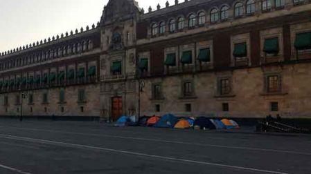A las 14:00 horas la Alianza de Extrabajadores de la Extinta Ruta 100 realizarán una asamblea en la Plaza de la Constitución. Foto: Rodolfo Dorantes.