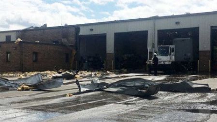 Explota vehículo frente a oficina de correos en EU; hay 8 heridos