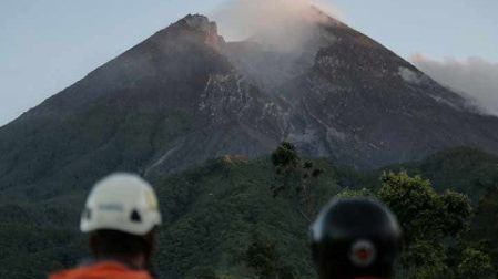Volcán Merapi en Indonesia registra dos erupciones (Foto: AP)