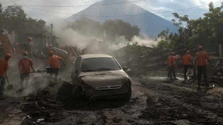 La lluvia y las nubes dificultaron la observación visual del flujo piroclástico del volcán de Fuego en Guatemala, según autoridades (Foto: Reuters)