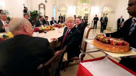 Donald Trump, quien llegó a Singapur el domingo pasado, cumplirá 72 años el jueves 14 de junio (Foto: Reuters)