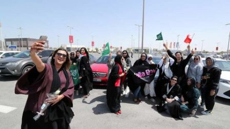 Mujeres al volante por primera vez en la historia de Arabia Saudita