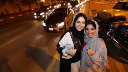 Mujeres al volante por primera vez en la historia de Arabia Saudita