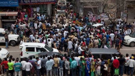 Hallan 11 cadáveres dentro de una casa en India