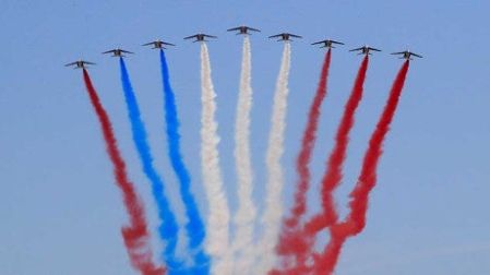 ¿Mal augurio? Errores militares manchan desfile del Día Nacional de Francia