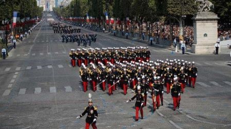 ¿Mal augurio? Errores militares manchan desfile del Día Nacional de Francia