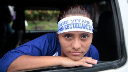 Joven protesta contra el gobierno del presidente de Nicaragua, Daniel Ortega. Foto: Reuters