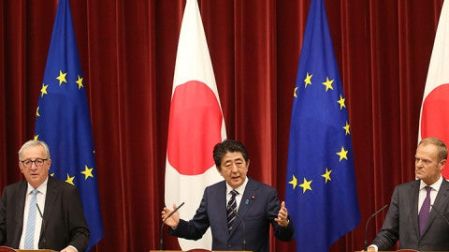 Japón y la UE firman acuerdo comercial para eliminar aranceles (Foto: AP)