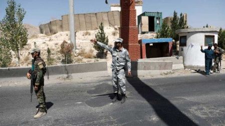 Ofensiva talibán en Afganistán deja más de 320 muertos