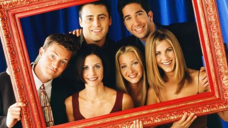 El elenco se reunió para honrar la memoria de Matthew Perry a dos años de su muerte.