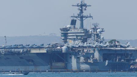 El USS Abraham Lincoln (CVN-72), un portaaviones de propulsión nuclear de clase Nimitz, se muestra en la Estación Aérea Naval de North Island en San Diego, California, EE. UU., el 11 de agosto de 2025.