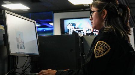 Por cada 10 mujeres jóvenes entre 20 y 29 años que sufrieron ciberacoso, también hay 7 hombres de la misma edad que fueron víctimas.